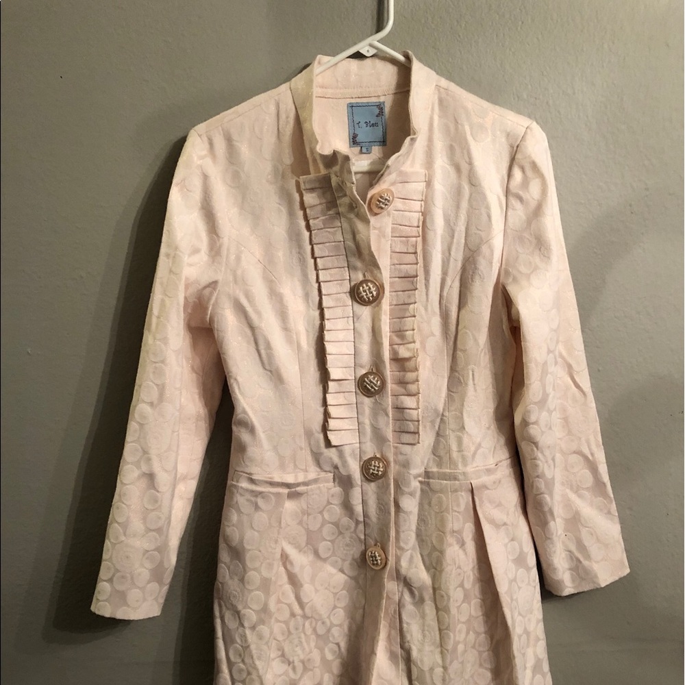 Adorable White Boutique Jacket, satin lined